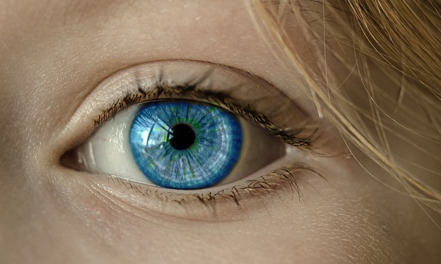 a blue eye - how do tears work?
